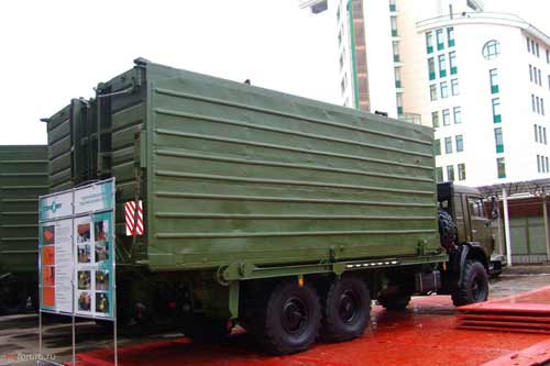 SMP-86M in Transportstellung auf KamAZ 53501, mittlerer Ponton