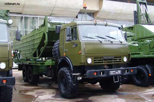 motorisierter Ponton in Transportstellung auf KamAZ 53501