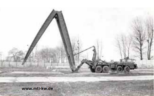 BTF-74 beim Verlegen der Brücke