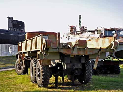 Teppichfahrzeug auf KrAZ 214