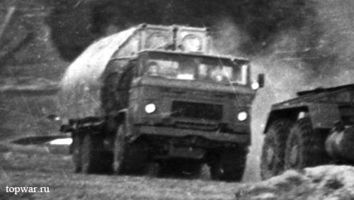 PMP Flussponton auf einem Prototyp des KrAZ-E253